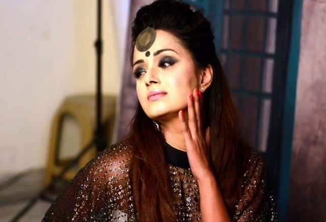 यूपी के लखीमपुरी खीरी की रहने वाली पारुल चौहान ने अपने करियर की शुरुआत सीरियल ‘बिदाई’ से की थी. इस शो से उन्हें काफी फेम मिला था. वहीं सीरियल ये रिश्ता क्या कहलाता है में कार्तिक की सौतेली मां स्वर्णा के किरदार में नजर आई थीं.