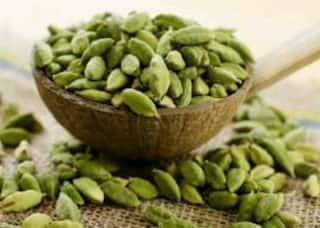 छोट्याशा वेलचीचे मोठे फायदे... अनेक गोष्टींवर उपायकारक