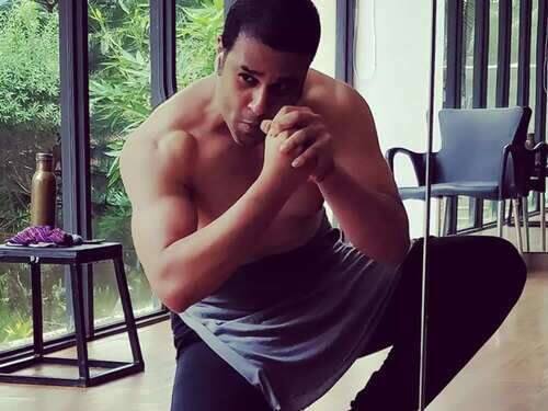 कृष्णा अभिषेक (Krushna Abhishek): कॉमेडियन कृष्णा अभिषेक ने भी 2021 में अपना बढ़ा हुआ वजन काफी हद तक कम किया है. कृष्णा अब पहले से कहीं अधिक फिट हैं और मीडिया रिपोर्ट्स की मानें तो कॉमेडियन की फिटनेस देख अक्षय कुमार भी उन्हें कॉम्प्लीमेंट दे चुके हैं.