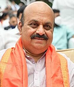 बसवराज बोम्मई कर्नाटक के मुख्यमंत्री हैं. बोम्मई ने केएलई टेक्नोलॉजिकल यूनिवर्सिटी से मैकेनिकल इंजीनियरिंग की डिग्री ली. उन्होंने पढ़ाई के बाद टाटा मोटर्स में बतौर इंजीनियर नौकरी भी की है.