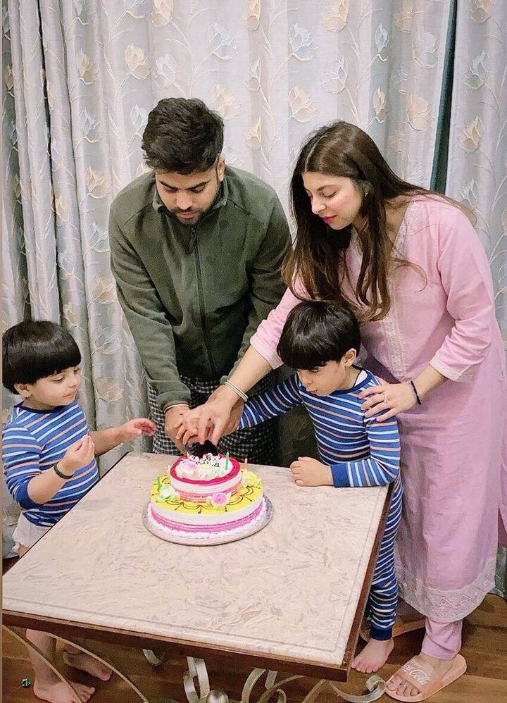 समाजवादी पार्टी के नेता और मुलायम सिंह यादव के पोते तेज प्रताप सिंह लोकसभा सांसद रहे हैं. तेज प्रताप और राजलक्ष्मी के जुड़वा बेटे हैं.