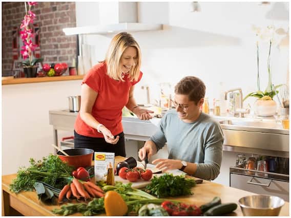 Kitchen Hacks: कम समय में कुकिंग करने का बेस्ट तरीका, इस ट्रिक से मिनटों में खाना हो जाएगा तैयार Kitchen Hacks: कम समय में कुकिंग करने का बेस्ट तरीका, इस ट्रिक से मिनटों में खाना हो जाएगा तैयार