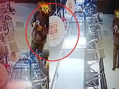 Jos Alukkas Robbery: வேலூர் நகை கொள்ளையில் திடீர் திருப்பம் : 15 கிலோ நகை சுடுகாட்டில் மீட்பு!