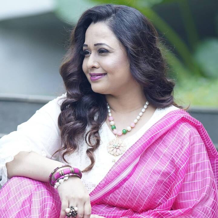 जी हां...एक्टिंग के साथ साथ सोनालिका जोशी बिजनेस भी चलाती हैं वो भी डिजाइनिंग के क्षेत्र में. आज से नहीं बल्कि वो सालों से बिजनेस चला रही हैं. (फोटो – सोशल मीडिया)