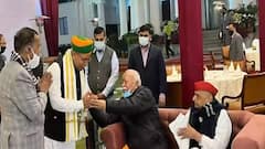 Mulayam Singh Yadav & RSS Chief Mohan Bhagwat meet at VP Naidu's residence; Cong says: 'S' in new SP means 'Sanghwaad'
