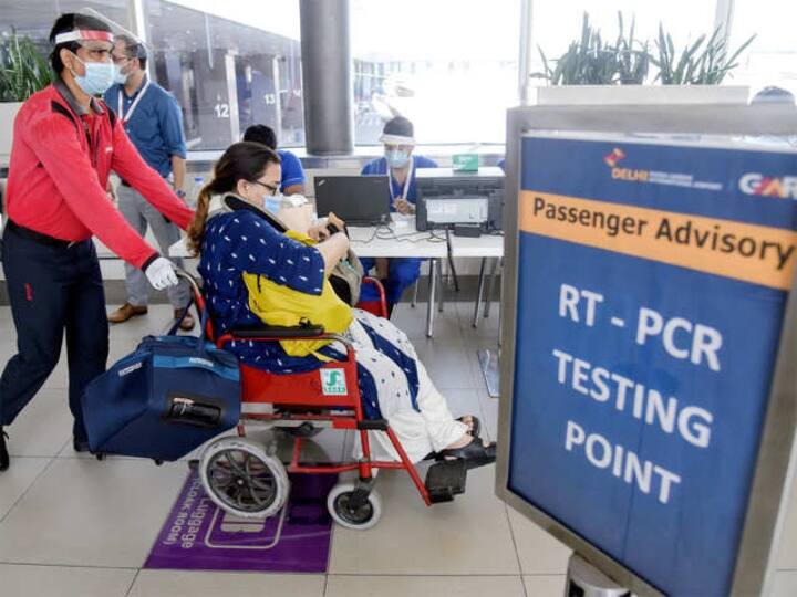 Omicron Threat: pre book rt pcr test mandatory Passengers coming from at risk Countries to 6 airports including Chennai, Bengaluru RT PCR Test: ‛அலர்ட்’ நாடுகளில் இருந்து வரும் பயணிகள்: இன்று முதல் கட்டாய ஆர்.டி.பி.சி.ஆர் சோதனை!