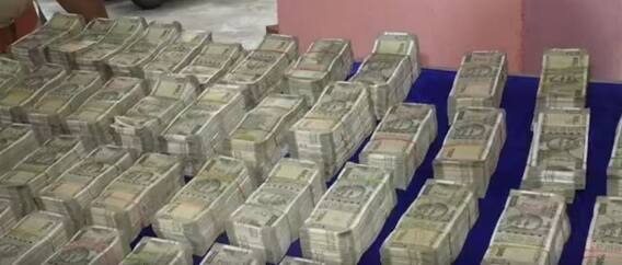 బంగారం వ్యాపారి వ‌ద్ద న‌మ్మ‌కంగా ఉంటూ భారీ మెత్తంలో న‌గ‌దుతో ప‌రార‌యిన కారు డ్రైవ‌ర్