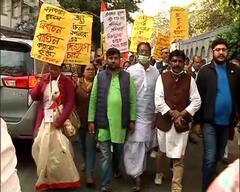 KMC Election 2021: সিপিএমের পর কংগ্রেস, পুরভোটে সন্ত্রাসের অভিযোগে কমিশনের দফতর পর্যন্ত প্রতিবাদ মিছিল| Bangla News