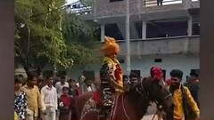 BSF की ट्रेनिंग करके घर लौटी फौजी बेटी का गांव वालों ने ढोल नगाड़ों से किया स्वागत, देखिए वीडियो