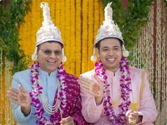 Telangana में समलैंगिक जोड़े ने रचाई शादी, परिवार के सदस्य भी रहे मौजूद, देखें तस्वीरें