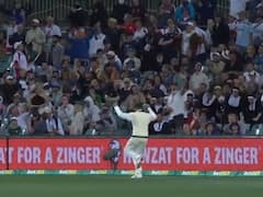 Ashes Series: बाउंड्री पर उस्मान ख्वाजा का 'रनिंग मैन' डांस स्टेप, इंग्लैंड की बार्मी आर्मी ने यूं दिया साथ