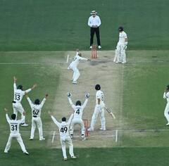 ஆஷஸ் டெஸ்ட்: இங்கிலாந்தை பந்தாடிய ஆஸி. வீரர்கள் வெற்றி கொண்டாட்ட படங்கள் !