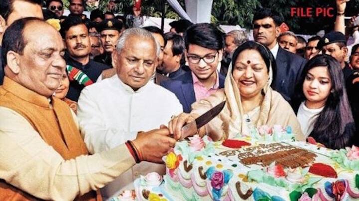 दिवंगत कल्याण सिंह अब इस दुनिया में नहीं हैं. उनकी फैमिली से भी कई मेंबर्स पॉलिटिक्स में हैं. कल्याण सिंह के बेटे राजवीर सिंह एटा से बीजेपी के एमपी हैं. राजवीर की पत्नी प्रेमलता वर्मा भी एमएलए रह चुकी हैं. कल्याण सिंह के नाती संदीप सिंह अलीगढ़ के अतरौली से विधायक और योगी सरकार में शिक्षा राज्य मंत्री हैं.