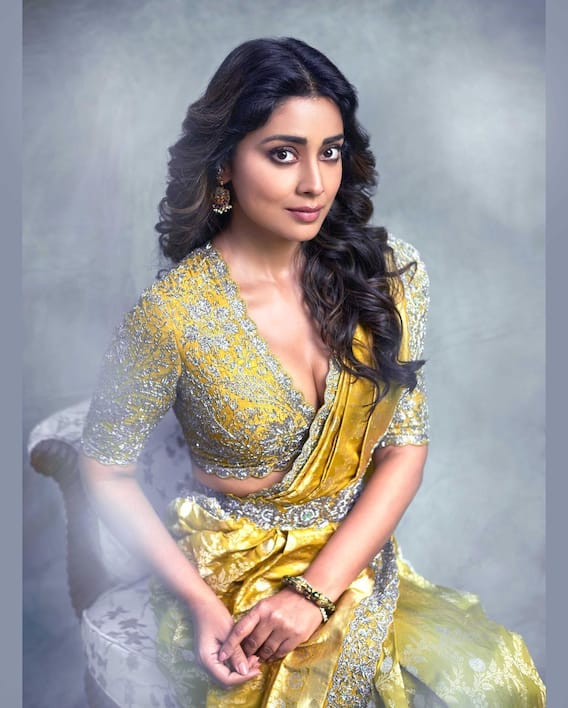 Shriya: శ్రియా... శ్రియా... అందంతో అలా చంపొద్దే! Shriya: శ్రియా... శ్రియా... అందంతో అలా చంపొద్దే!