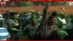 KMC Election Result 2021 : জিতছেন প্রার্থীরা, বড়িশা হাইস্কুলের ভোটগণনা কেন্দ্রের সামনে উড়ল সবুজ আবির | Bangla News