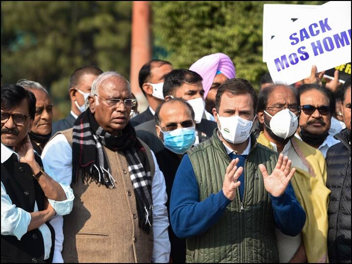 संसद के दोनों सदनों में इसको लेकर हंगामा हो रहा है और इसके चलते कई बार सदन की कार्यवाही भी स्थगित करनी पड़ रही है. (तस्वीर: पीटीआई)