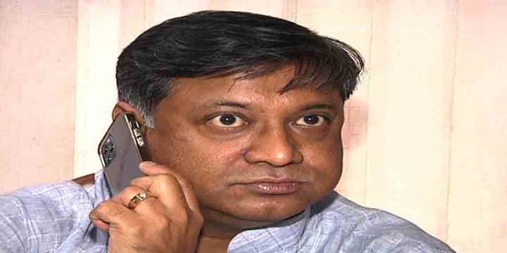 সন্দীপন বিদায়ী পুরবোর্ডে ৫২ নম্বর ওয়ার্ডের কাউন্সিলর ছিলেন। ৫৮ নম্বর ওয়ার্ডে তৃণমূল প্রার্থী করেছিল তাঁকে। বাবা বিধায়ক স্বর্ণকমল সাহা। এবার ৫৮ নম্বর ওয়ার্ডে জয়লাভ তাঁর।