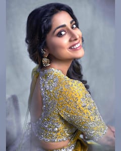 Shriya: శ్రియా... శ్రియా... అందంతో అలా చంపొద్దే!  