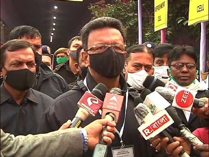 আমরা দায়বদ্ধ কলকাতার নাগরিকদের কাছে। জল জমে মানুষের যাতে দুর্ভোগ না বাড়ে সেটা করব আগামী দিনে। দলনেত্রীর নির্দেশ রয়েছে। প্রত্যেক কাউন্সিলরকে যখন ডাকি তখন পাই। এই বুড়ো বয়সেও কাউন্সিলর হলাম। মানুষের জন্য কাজের জন্য উপলব্ধ থাকতে হবে।