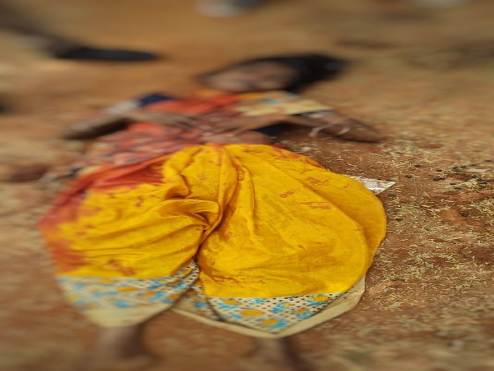 கள்ளக்காதல் விவகாரம் - மனைவியை குத்திக் கொலை செய்துவிட்டு கணவன் போலீசில் சரண்