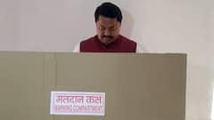 Bhandara Nager Panchayat Election 2021 :नाना पटोले यांनी बजावलाय मतदानाचा हक्क Abp majha