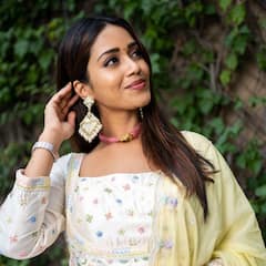 Nivetha Pethuraj Photos: అప్పుడే వికసించిన మల్లెపూవులా ఉన్న నివేదా పేతురాజ్