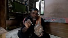 Nellore Artist: అగ్గిపెట్టె నుంచి అంతరిక్షం వరకు అన్నీ సీసాలోకి ఎక్కిం చేస్తాడు 