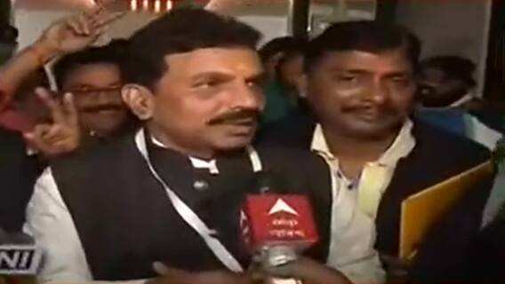 KMC Election Result 2021: '৬০০০ ভোটে জেতার বদলে ৩০০০ হাজার ভোটে জিতেছি', জয়ের পর বললেন কংগ্রেস প্রার্থী সন্তোষ পাঠক । Bangla News