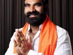 Election : अनाधिकृतपणे मतदान केंद्रात प्रवेश, शिवसेना आमदार संतोष बांगर यांच्यावर गुन्हा दाखल 