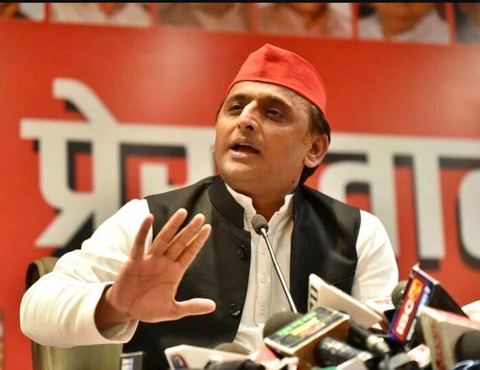 अखिलेश यादव- सबसे पहले बताते हैं समाजवादी पार्टी के मुखिया अखिलेश यादव की कुल चल-अचल संपत्ति कितनी है. दरअसल 2019 के लोकसभा चुनाव के समय अखिलेश यादव द्वारा दायर किए गए हलफनामे के मुताबिक उनकी कुल चल संपत्ति 11 करोड़ 58 लाख 17 हजार 224 रुपये है. वहीं अचल संपत्ति 26 करोड़ 20 लाख 41 हजार 942 है. अखिलेश की कुल संपत्ति 37 करोड़ 78 लाख 59 हजार 166 रुपये (37.7 करोड़ से ज्यादा)है.