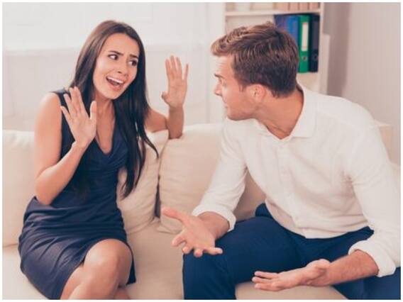Relationship Tips: Partner से मजाक में भी न कहें ये बातें, आपस में आ सकती हैं दूरियां Relationship Tips: Partner से मजाक में भी न कहें ये बातें, आपस में आ सकती हैं दूरियां