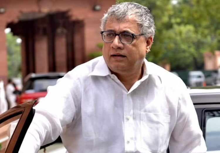 Trinamool Congress MP Derek O'Brien suspended after opposing Election laws amendment bill 2021 in Rajya Sabha ரூல் புக்கை நாற்காலியின் மீது வீசி எறிந்தாரா? திரிணாமூல் காங்கிரஸ் எம்.பி இடைநீக்கம்!