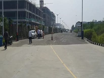Income tax raid on foxconn company kanchipuram sriperumbathur ஸ்ரீபெரும்புதூர் அருகே செல்போன் உதிரிபாகங்கள் தயாரிக்கும் ஃபாக்ஸ்கான் நிறுவனத்தில் வருமான வரித்துறையினர் திடீர் சோதனை