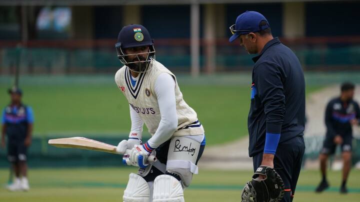 কোচ দ্রাবিড়ের তত্ত্বাবধানে ব্যাটিং অনুশীলন করলেন বিরাট কোহলি। এই মুহূর্তে ভারতীয় দলের বিতর্কের কেন্দ্রে রয়েছেন তিনি।