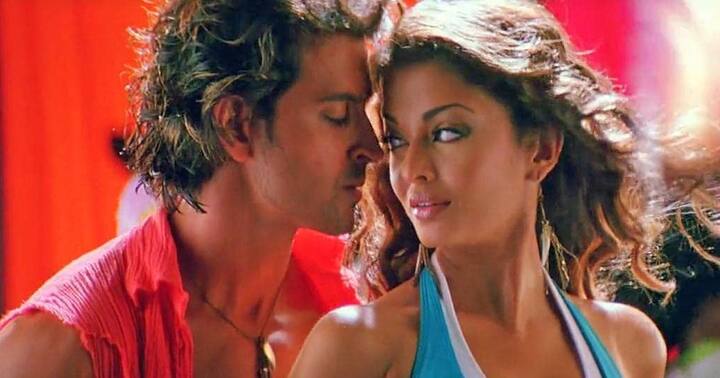 ऐश्वर्या राय ने रितिक रोशन के साथ कई सुपरहिट फिल्मों में काम किया है. फिल्म जोधा अकबर और धूम 2 में दोनों के बीच रोमांस दिखाया गया था. बता दें कि रितिक रोशन ऐश्वर्या राय से तीन साल छोटे हैं.