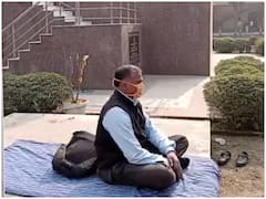 Gorakhpur: DDU यूनिवर्सिटी के हिंदी विभाग के प्रोफेसर कमलेश कुमार सस्पेंड, इसलिए हुई कार्रवाई