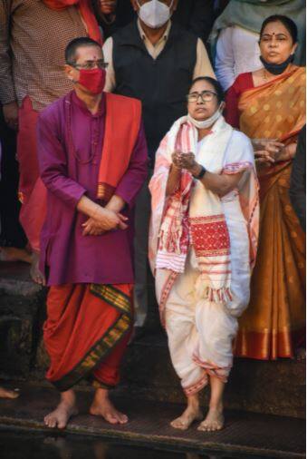 অসমের কামাখ্যা মন্দিরে মমতার