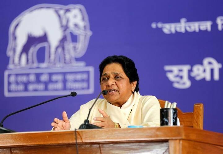 मायावती बहुजन समाज पार्टी की राष्ट्रीय अध्यक्ष हैं. उत्तर प्रदेश की मुख्यमंत्री रह चुकी मायावती फिलहाल किसी भी सदन की सदस्य नहीं हैं. आखिरी बार राज्यसभा चुनाव के दौरान उन्होंने जो अपना हलफनामा दिया था उसमें बताया था कि उनके पास करीब 111 करोड़ रुपये की चल अचल संपत्ति है.