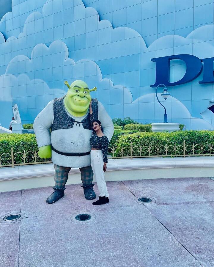 எந்தன் முகம் காட்டும் புன்னகைகள் தீட்டும் மனதின் கண்ணாடி நீயே