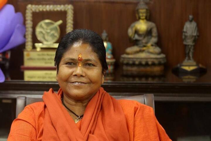 साध्वी निरंजन ज्योति नरेंद्र मोदी के मौजूदा कैबिनेट में ग्रामीण विकास राज्य मंत्री हैं. निरंजन ज्योति ने 12वीं तक ही पढ़ाई की है.