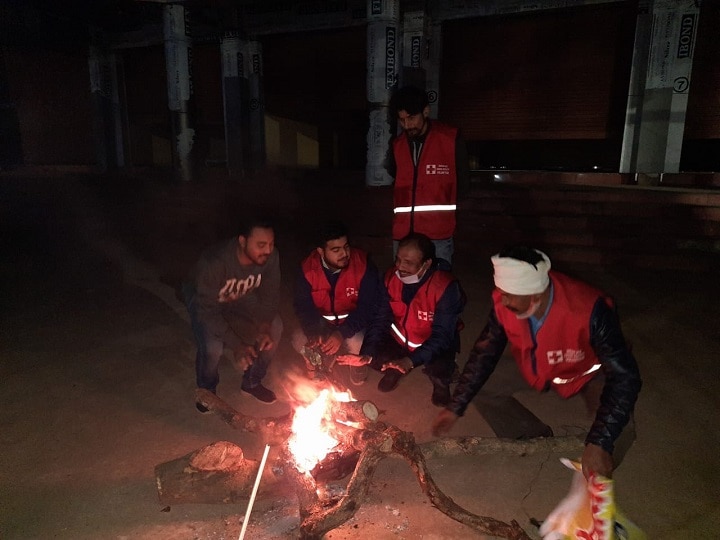 Bastar weather update: कड़कड़ाती ठंड और घने कोहरे की चादर में लिपटा बस्तर, abp न्यूज़ पर ख़बर दिखाने के बाद हुई अलाव की व्यवस्था