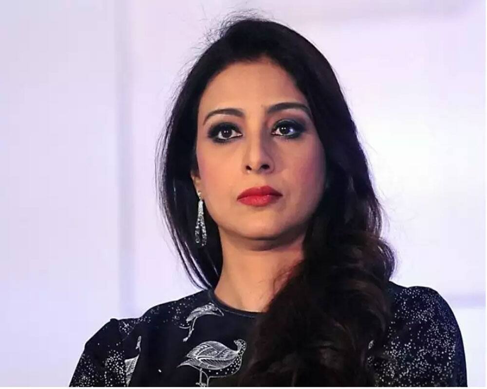 Senior Actress Tabu Warning to Kartik Aaryan Tabu: బన్నీ సినిమా రీమేక్.. హీరోకి వార్నింగ్ ఇచ్చిన నటి..