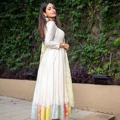 Nivetha Pethuraj Photos: అప్పుడే వికసించిన మల్లెపూవులా ఉన్న నివేదా పేతురాజ్