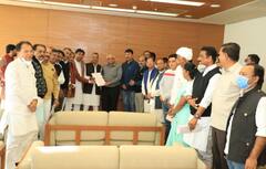 પેપરલીકકાંડને લઈ ગુજરાત કૉંગ્રેસના ધારાસભ્યોએ CM ભૂપેંદ્ર પટેલ સાથે કરી મુલાકાત, આવેદન પત્ર પાઠવી જાણો શું કરી માંગ