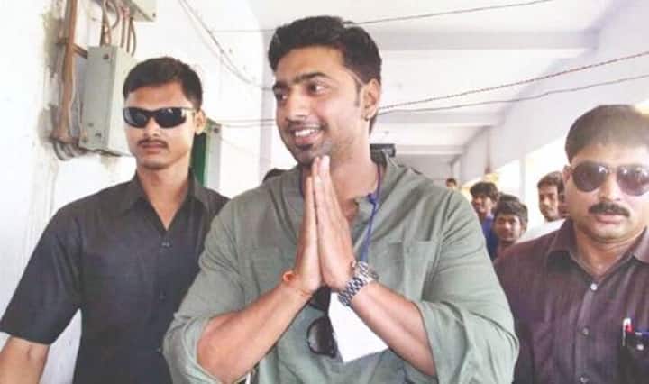 दीपक अधिकारी पश्चिम बंगाल की घाटल लोकसभा सीट से टीएमसी के सांसद हैं. दीपक का ताल्लुक भी फिल्म इंडस्ट्री से रहा है. 2019 में पहली बार सांसद बनने वाले 49 वर्षीय दीपक अविवाहित हैं.