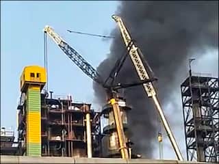 Fire broke out in Haldia petrochemicals Indian Oil refinery in west bengal  East Midnapur | Indian Oil के हल्दिया रिफाइनरी में भयंकर आग से 3 की मौत, 44  लोग घायल, CM ममता
