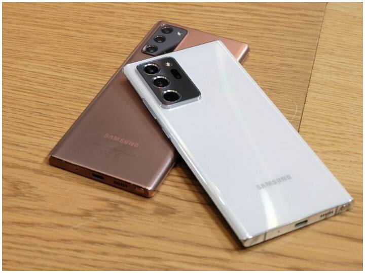 सैमसंग गैलेक्सी नोट 20 अल्ट्रा (Samsung Galaxy Note 20 Ultra): सैमसंग ने नोट 20 अल्ट्रा स्मार्टफोन में बेहद ही खास कैमरा दिया गया है. इस स्मार्टफोन के रियर पैनल पर मौजूद प्राइमरी कैमरा 108 मेगापिक्सल का है और वह 5x ऑप्टिकल जूम को सपोर्ट करता है. स्मार्टफोन में सेल्फी लेने के लिए 10 मेगापिक्सल का फ्रंट कैमरा दिया गया है.