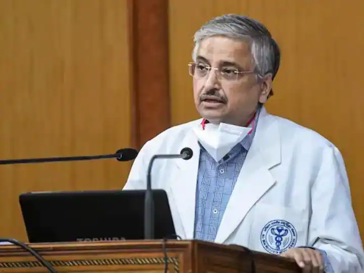 Omicron: रणदीप गुलेरिया ने ओमिक्रॉन को लेकर कही ये बड़ी बात, जानें आगे के हालात को लेकर क्या कहा