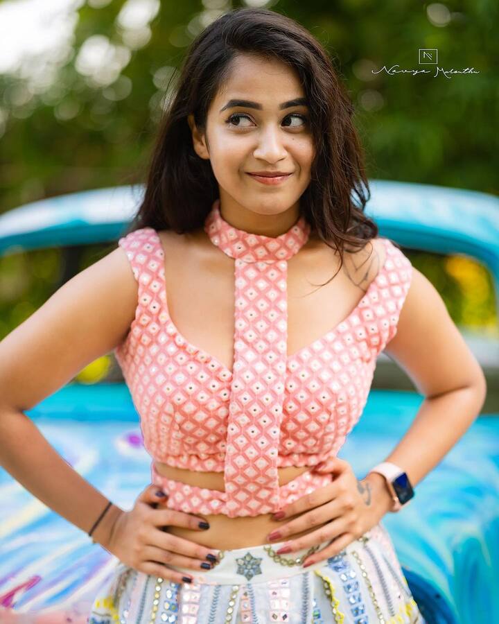 దీప్తి సునయన క్యూట్ పిక్స్ (Image credit: Deepthi Sunaina/Instagram)