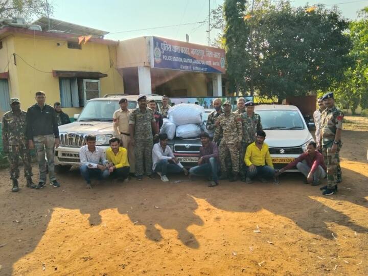 Bastar News: पायलटिंग वाहन से लाखों की गांजा तस्करी के फिराक में थे आरोपी, पुलिस ने ऐसे दबोचा bastar police caught smugglers as accused were trying to smuggle ganja from a piloting vehicle ANN Bastar News: पायलटिंग वाहन से लाखों की गांजा तस्करी के फिराक में थे आरोपी, पुलिस ने ऐसे दबोचा